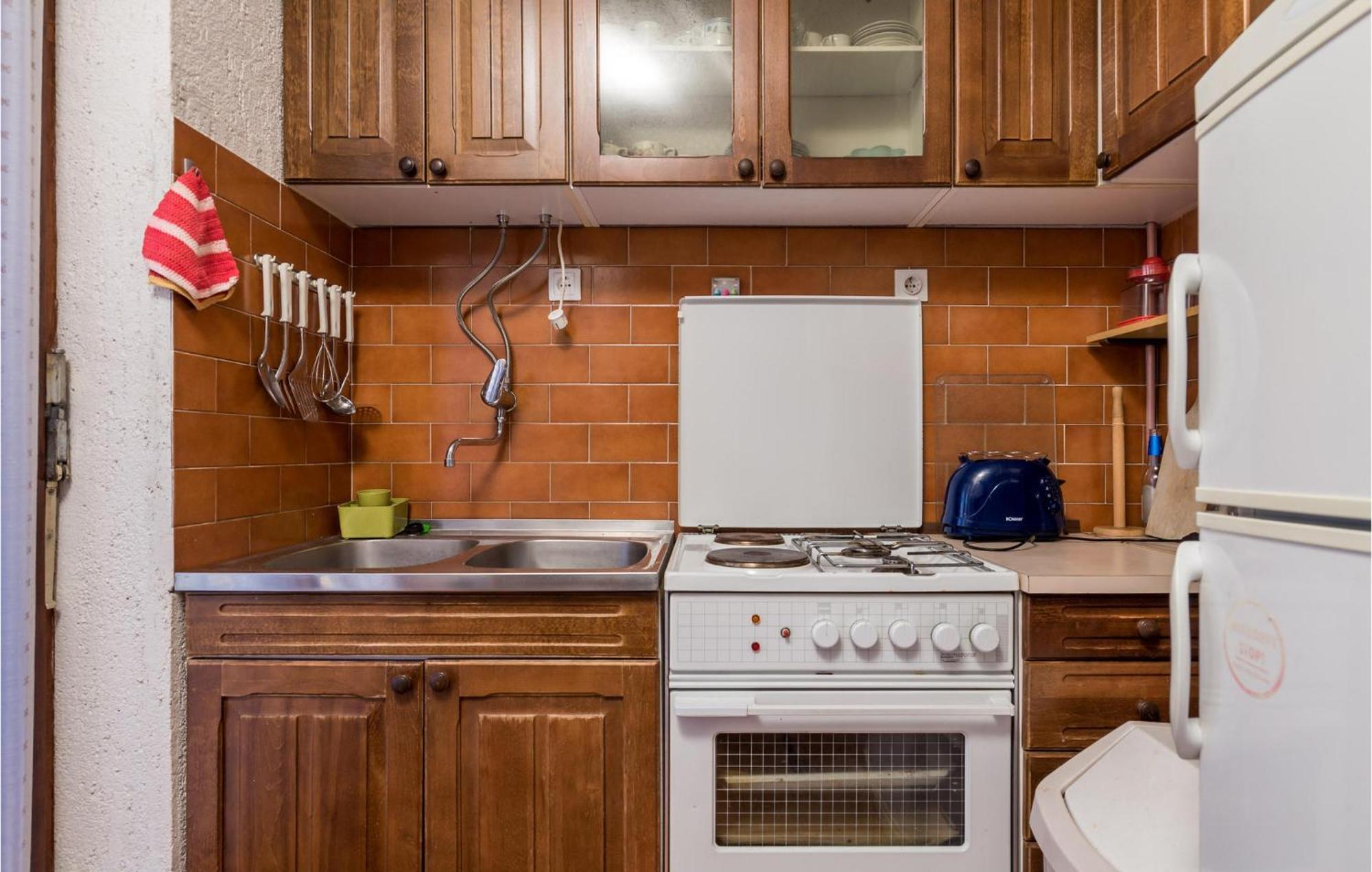 2 Bedroom Nice Apartment In Jablanac Exterior photo